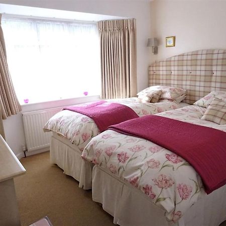 Honey Lodge Broadstone Room photo